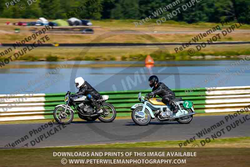 Vintage motorcycle club;eventdigitalimages;mallory park;mallory park trackday photographs;no limits trackdays;peter wileman photography;trackday digital images;trackday photos;vmcc festival 1000 bikes photographs